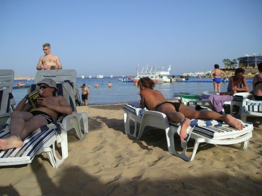 strand bij het hotel