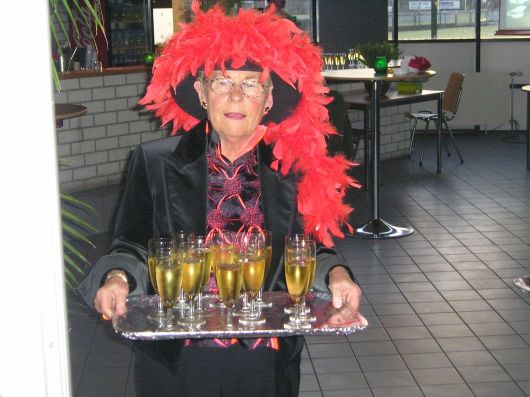mijn moeder op het 25-jarige bruiloftsfeest