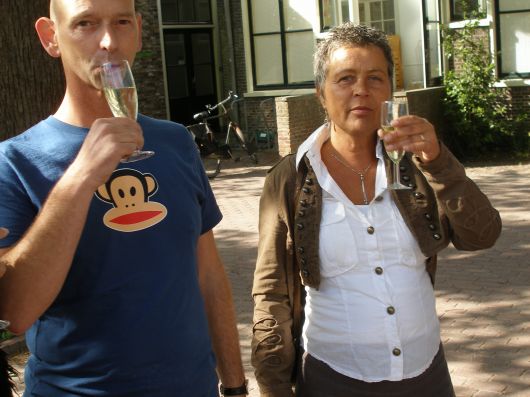 frank en ik toosten op zijn feest