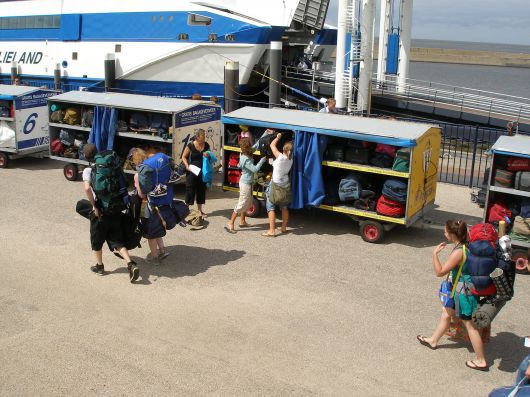 koffers op de karren