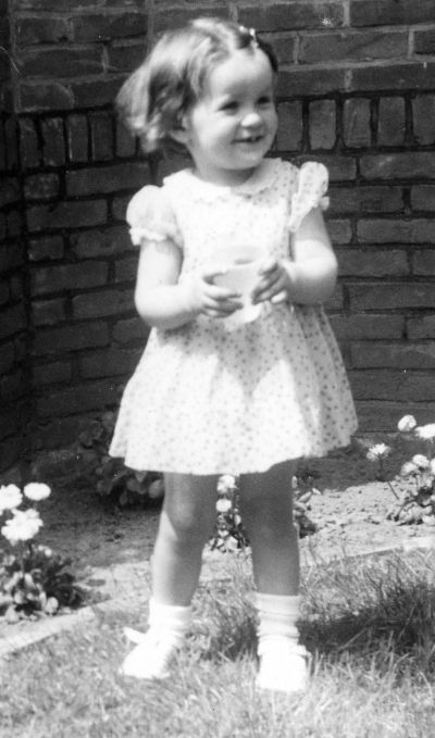 Mariella in de tuin Reyer Anslostraat