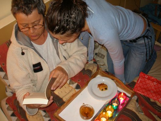 Gaby en Amber, verjaardagsontbijt  maart 2007