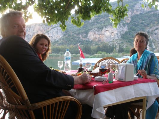 Jan, Amber en Mariella in Daylan, Turkijke, mei 2008