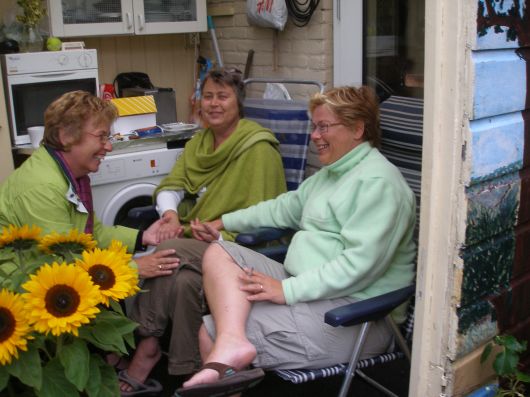 Bernadine, Mariella en simone in de bijkeuken, 21 juli 2008